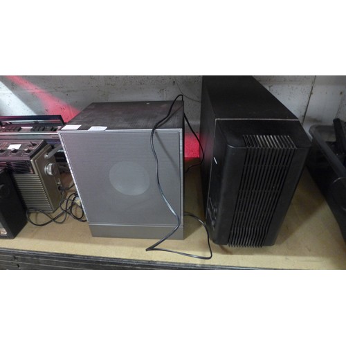 2140 - A Bose Powered Acoustimass 25 Series II speaker system module and an LG S4A1-O 240v 35 wireless acti... 
