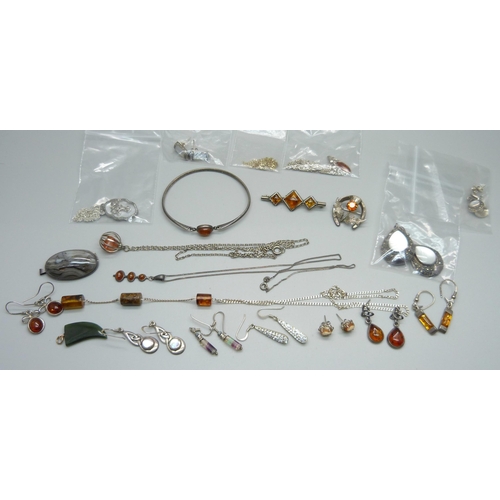 1000 - A collection of silver and silver mounted jewellery including some amber set