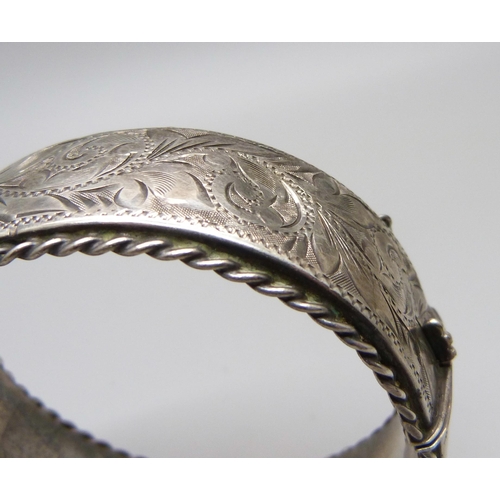 1002 - A silver bangle, Birmingham 1962, 37g