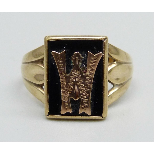 1039 - A 9ct gold initial signet ring, 2.6g, L