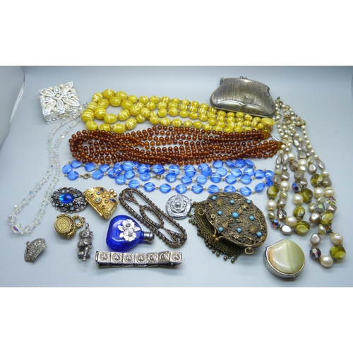 1051 - Vintage jewellery, metal purses, pill boxes, etc.