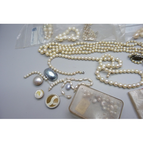 1057 - Cultured and freshwater Mabé pearls