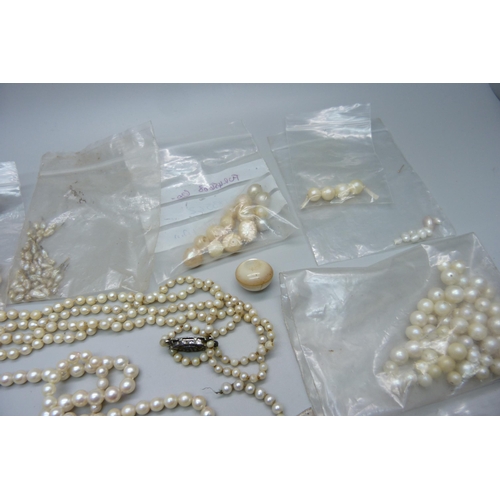 1057 - Cultured and freshwater Mabé pearls