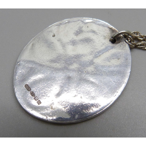 1063 - A 925 silver chain with a 999 silver pendant, maker MLW