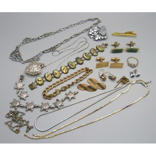 1080 - Costume jewellery, bracelets, necklaces and cufflinks