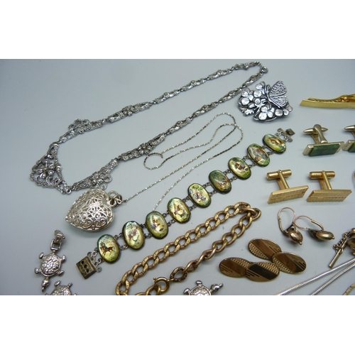 1080 - Costume jewellery, bracelets, necklaces and cufflinks