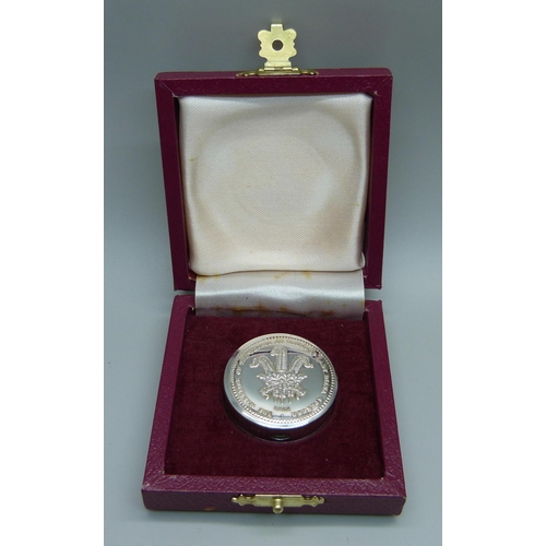 1091 - A hallmarked 1981 commemorative silver box, 21g, 35mm