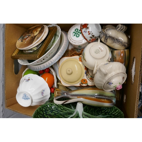 1152 - A box of decorative china **PLEASE NOTE THIS LOT IS NOT ELIGIBLE FOR POSTING AND PACKING**