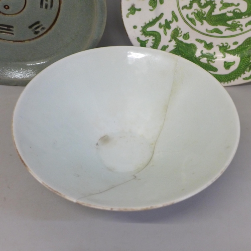 603 - Two Chinese plates and a bowl, one plate and bowl a/f
