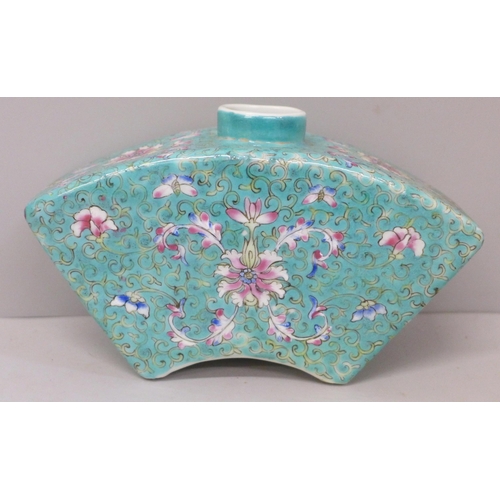 621 - A 19th Century Chinese vase, turquoise ground, 16.5cm wide