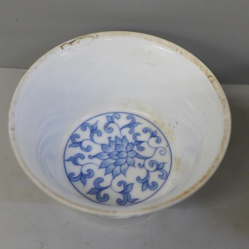 625A - Two Chinese tea bowls