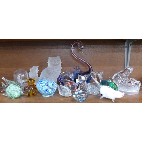 638 - A collection of fourteen glass animals, birds and fish