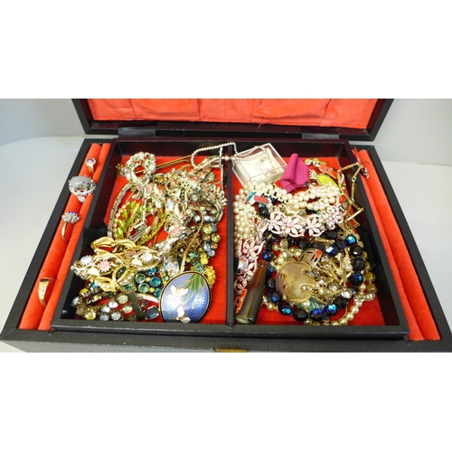 643 - A jewellery box and costume jewellery