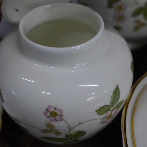 685 - Eight items of Wedgwood Wild Strawberry china