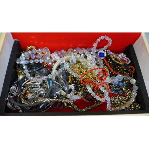 687 - A jewellery box and costume jewellery