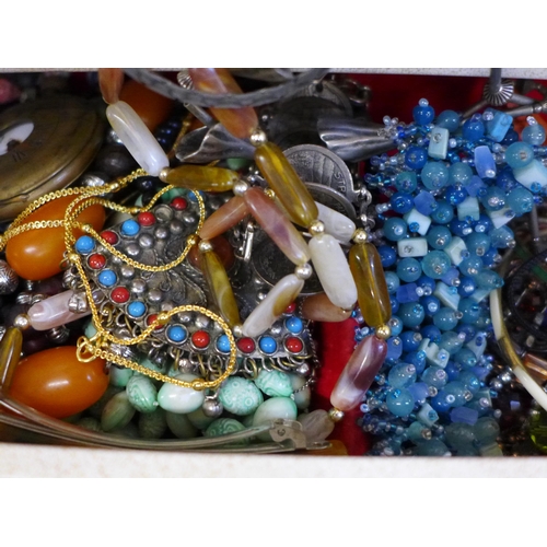 706 - A jewellery box and costume jewellery
