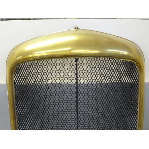 743 - A radiator grill from a 1939 Morris 10cwt truck