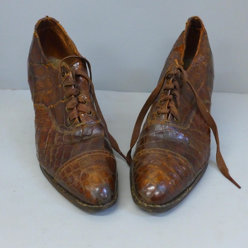 763 - A pair of lady's Edwardian crocodile shoes, size 3-4