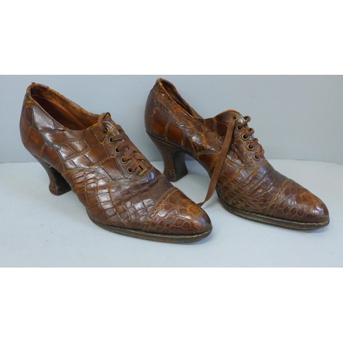 763 - A pair of lady's Edwardian crocodile shoes, size 3-4