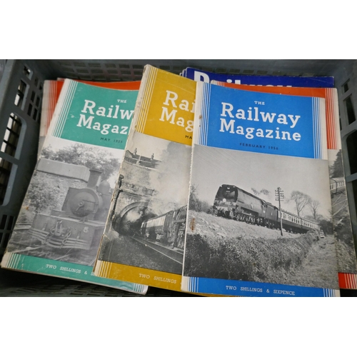 790 - A collection of Railway magazines, over 200, m ostly 1940s and 1950s and approximately 30 railway re... 