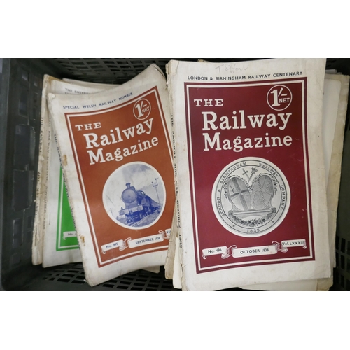 790 - A collection of Railway magazines, over 200, m ostly 1940s and 1950s and approximately 30 railway re... 