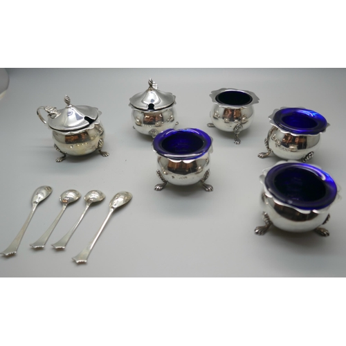 828 - A cased six piece silver cruet set, London 1912 and four spoons, 223g