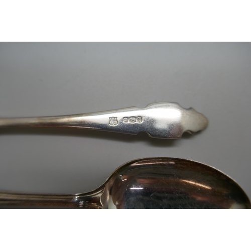 829 - A cased set of eight silver spoons, 103g, Sheffield 1969