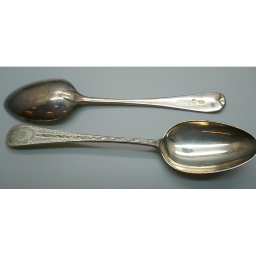 830 - A cased set of twelve spoons and sugar bows