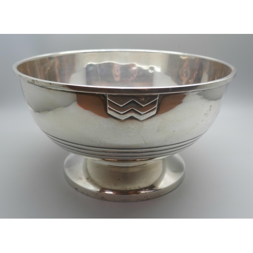 835 - A Walker & Hall silver Art Deco bowl, Sheffield 1948, 504g