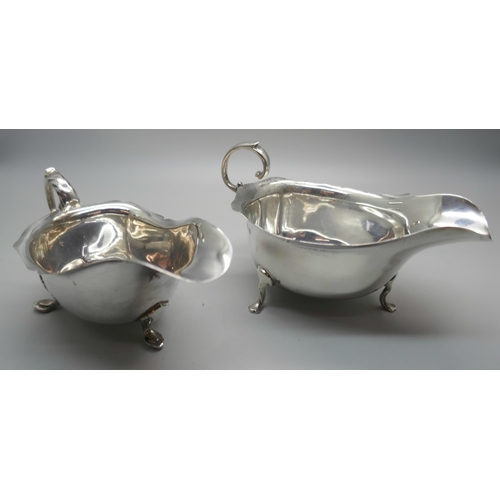 837 - A silver sauce boat, Birmingham 1961, 96g and one other silver sauce boat, Birmingham 1938, 93g