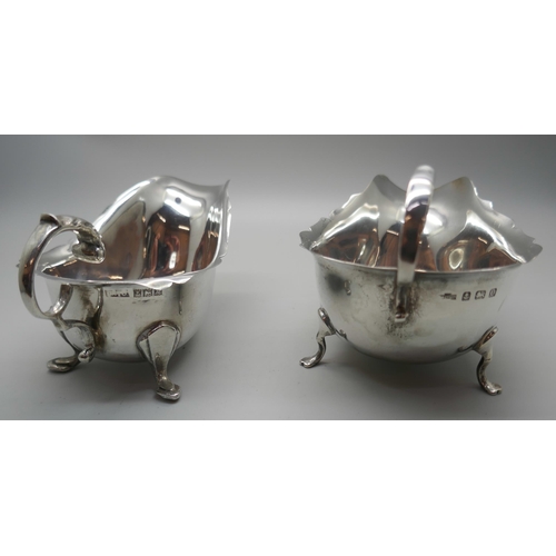 837 - A silver sauce boat, Birmingham 1961, 96g and one other silver sauce boat, Birmingham 1938, 93g