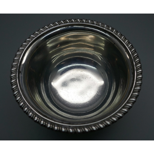 840 - A silver pedestal bowl with dragon engraving, Goldsmiths & Silversmiths, London 1926, 200g