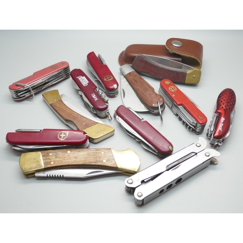 844 - A collection of pocket knives including Victorinox