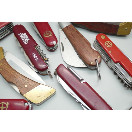 844 - A collection of pocket knives including Victorinox