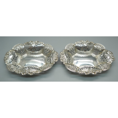 858 - A pair of Victorian silver pierced and embossed dishes, Birmingham 1897, 53g