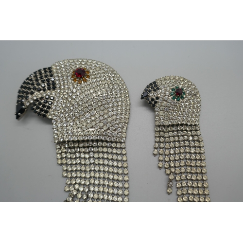 894 - A vintage Butler & Wilson large diamanté parrot head brooch with clear and black stones and chandeli... 