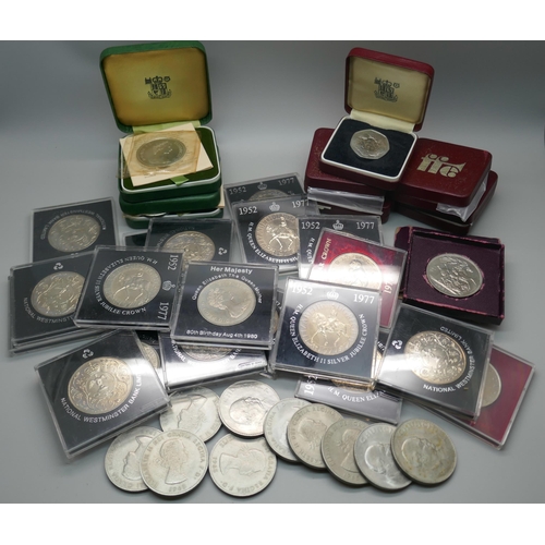 910 - A collection of commemorative crowns including Churchill and 1977