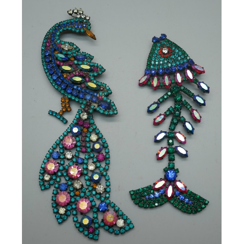 916 - A large vintage Butler & Wilson rhinestone articulated fish brooch and a vintage Butler & Wilson lar... 