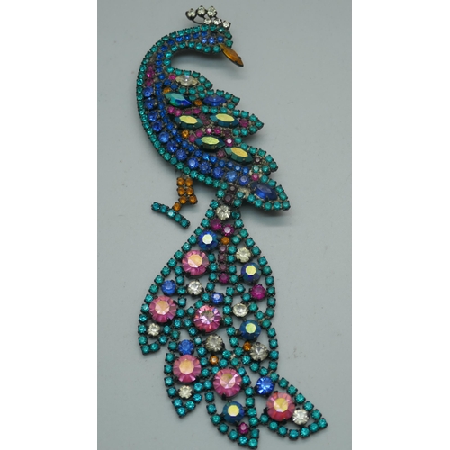 916 - A large vintage Butler & Wilson rhinestone articulated fish brooch and a vintage Butler & Wilson lar... 