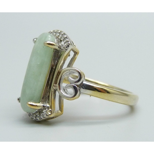 922 - A silver gilt, jade and fourteen diamond designer ring, R