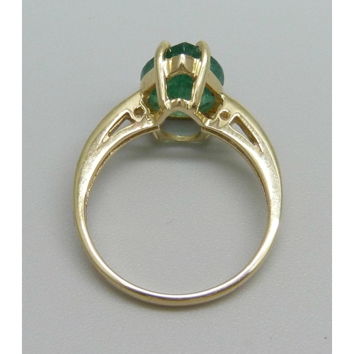 925 - A 9ct gold and pear shaped emerald ring with diamond shoulders, emerald approximately 11 x 8 x 4mm, ... 