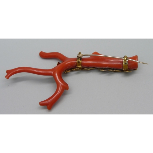 936 - An antique yellow metal mounted stick coral brooch, tests as 15ct gold, 9.5cm, lacking one leaf