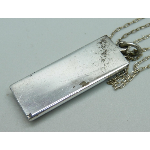 938 - A silver ingot pendant on a chain, 32g