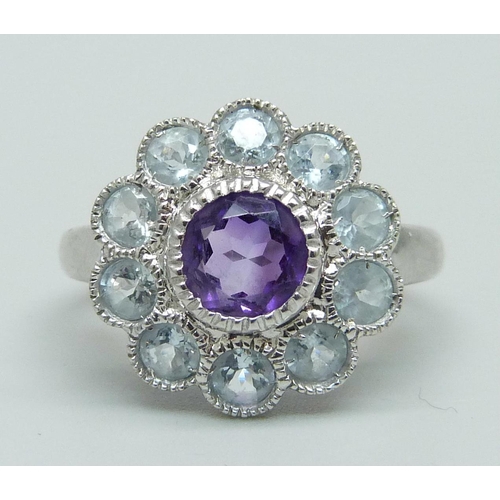 945 - A 9ct white gold, amethyst and aquamarine ring, 3.3g, O