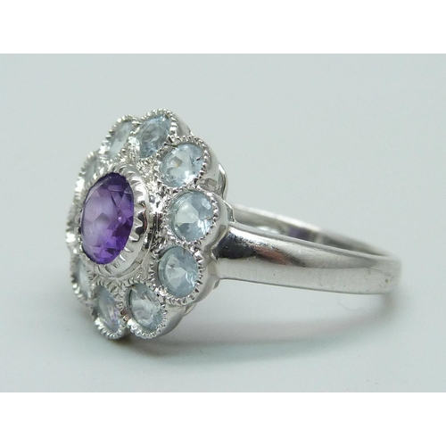 945 - A 9ct white gold, amethyst and aquamarine ring, 3.3g, O