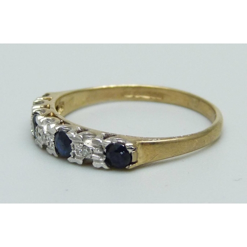 946 - A 9ct gold, sapphire and diamond ring, 1.4g, L