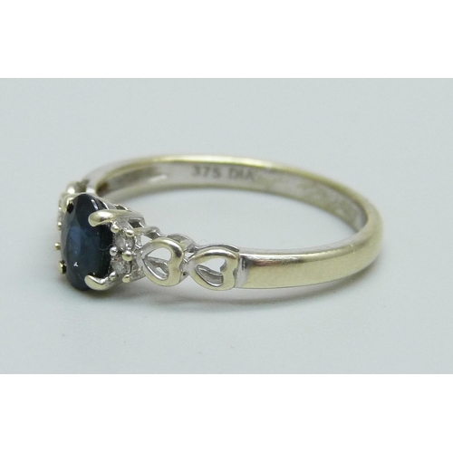 948 - A 9ct white gold, sapphire and diamond ring, 1.7g, N