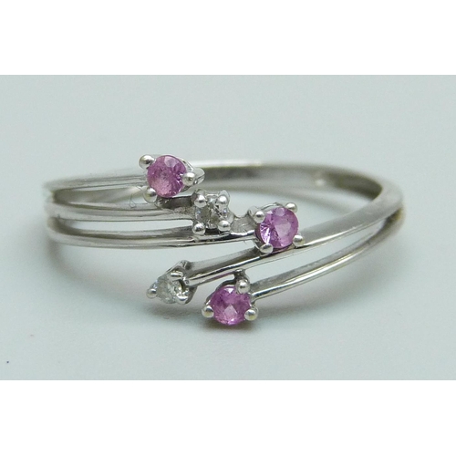 950 - A 9ct white gold, pink sapphire and diamond ring, 1.5g, O