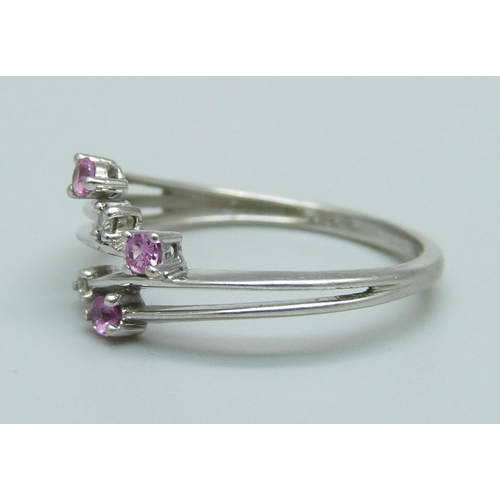 950 - A 9ct white gold, pink sapphire and diamond ring, 1.5g, O