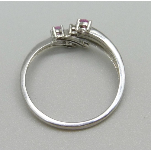 950 - A 9ct white gold, pink sapphire and diamond ring, 1.5g, O